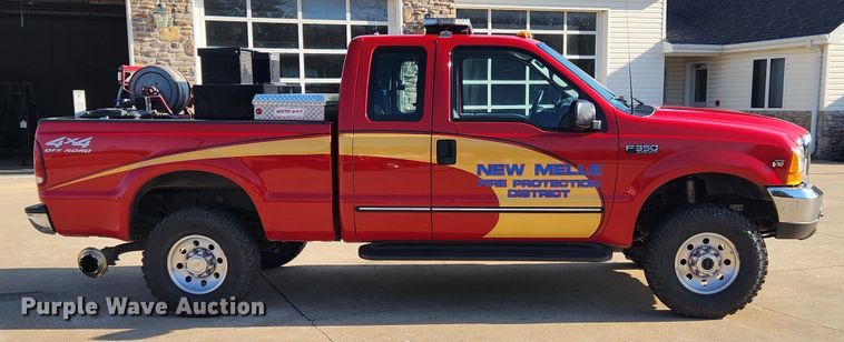 image for item JB9487 2000 Ford F350 Super Duty  SuperCab brush fire truck