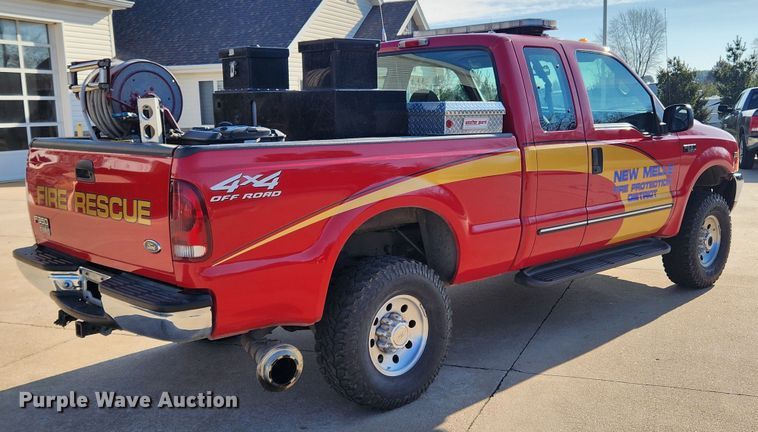 image for item JB9487 2000 Ford F350 Super Duty  SuperCab brush fire truck