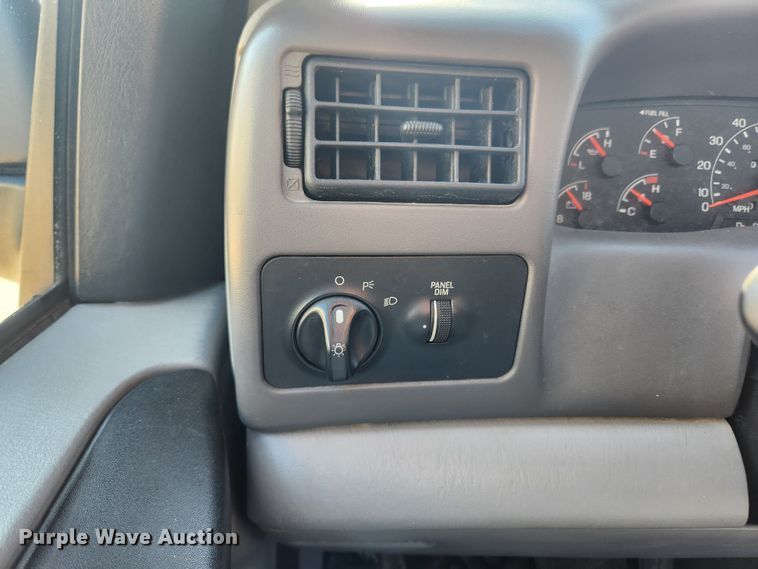 image for item JB9487 2000 Ford F350 Super Duty  SuperCab brush fire truck