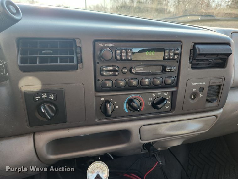 image for item JB9487 2000 Ford F350 Super Duty  SuperCab brush fire truck