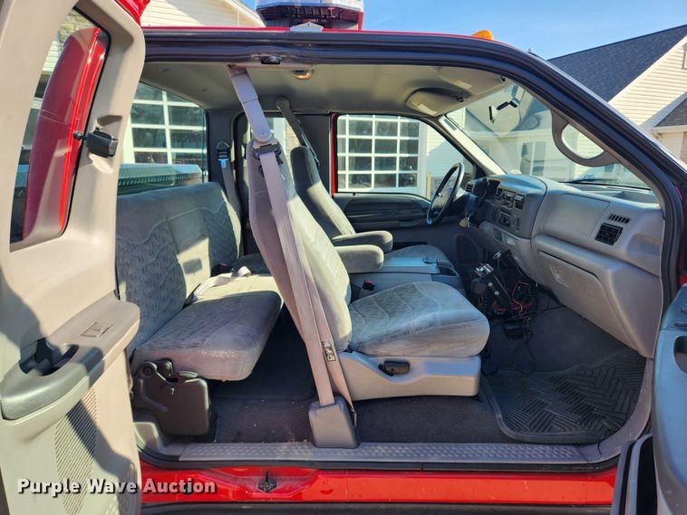 image for item JB9487 2000 Ford F350 Super Duty  SuperCab brush fire truck