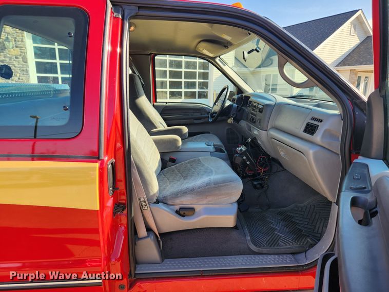 image for item JB9487 2000 Ford F350 Super Duty  SuperCab brush fire truck