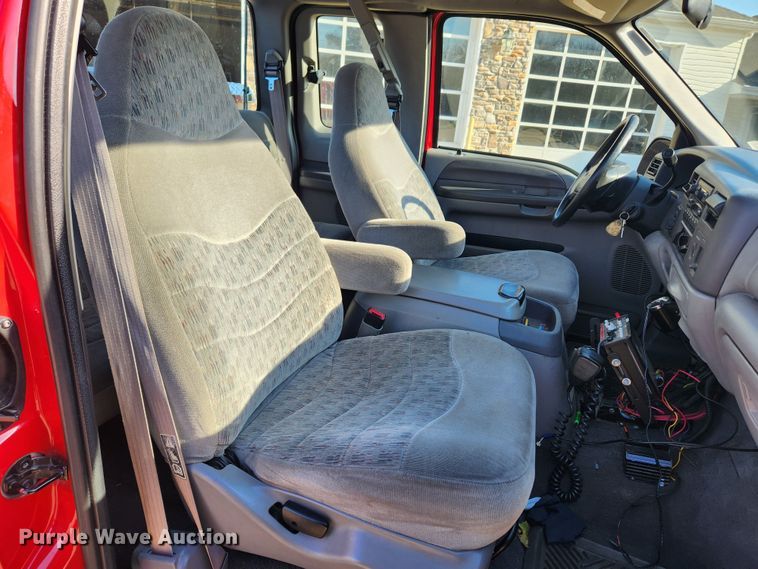 image for item JB9487 2000 Ford F350 Super Duty  SuperCab brush fire truck