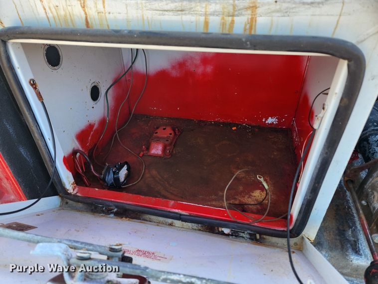 image for item JB9487 2000 Ford F350 Super Duty  SuperCab brush fire truck