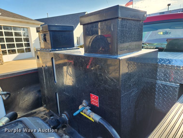 image for item JB9487 2000 Ford F350 Super Duty  SuperCab brush fire truck