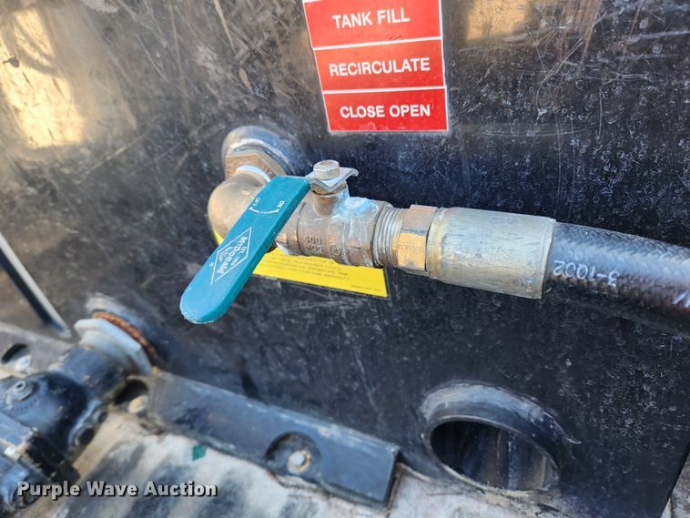 image for item JB9487 2000 Ford F350 Super Duty  SuperCab brush fire truck