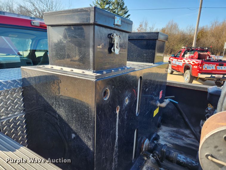 image for item JB9487 2000 Ford F350 Super Duty  SuperCab brush fire truck