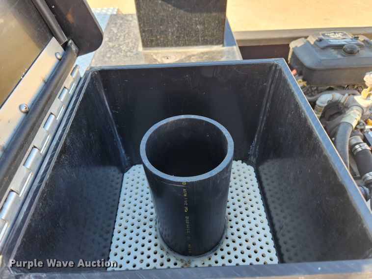 image for item JB9487 2000 Ford F350 Super Duty  SuperCab brush fire truck