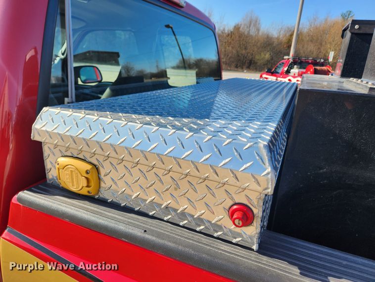 image for item JB9487 2000 Ford F350 Super Duty  SuperCab brush fire truck