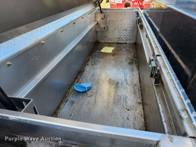 image for item JB9487 2000 Ford F350 Super Duty  SuperCab brush fire truck