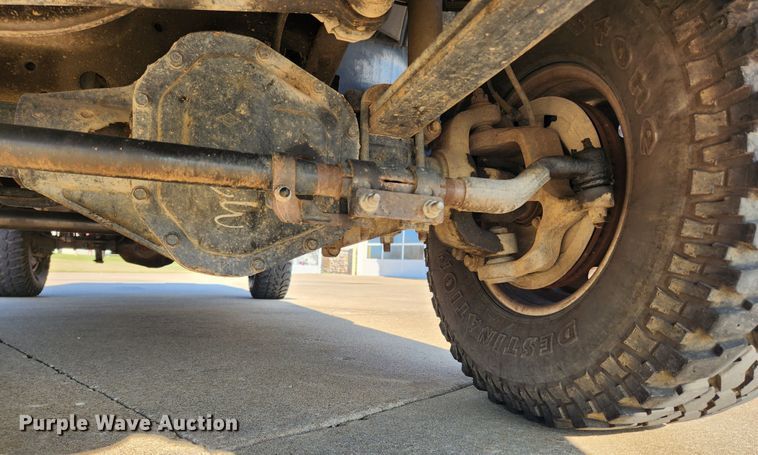 image for item JB9487 2000 Ford F350 Super Duty  SuperCab brush fire truck