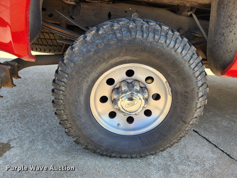 image for item JB9487 2000 Ford F350 Super Duty  SuperCab brush fire truck