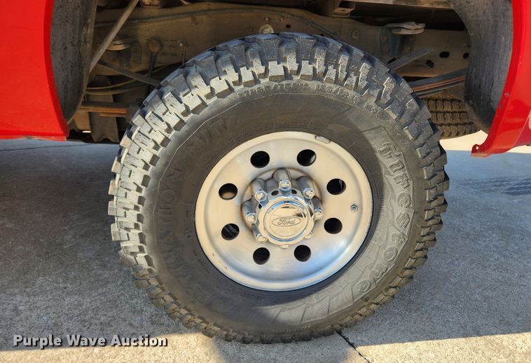 image for item JB9487 2000 Ford F350 Super Duty  SuperCab brush fire truck