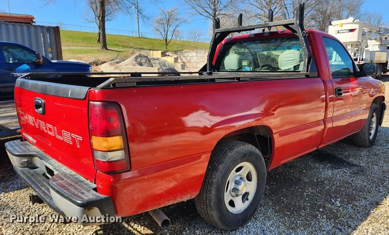 image for item JB9490 2002 Chevrolet Silverado 1500  pickup truck