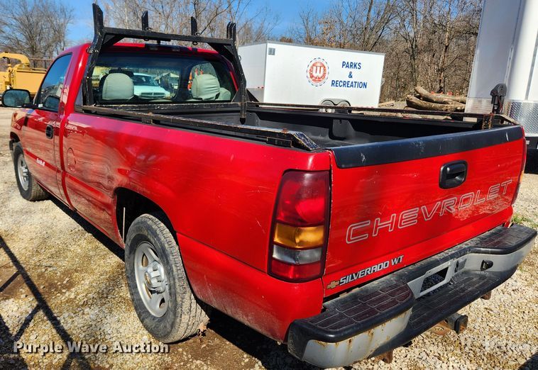 image for item JB9490 2002 Chevrolet Silverado 1500  pickup truck
