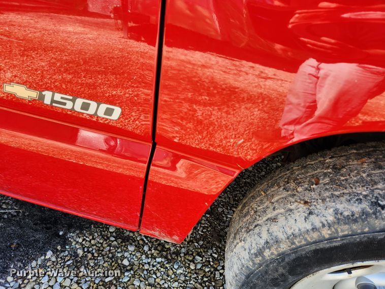 image for item JB9490 2002 Chevrolet Silverado 1500  pickup truck