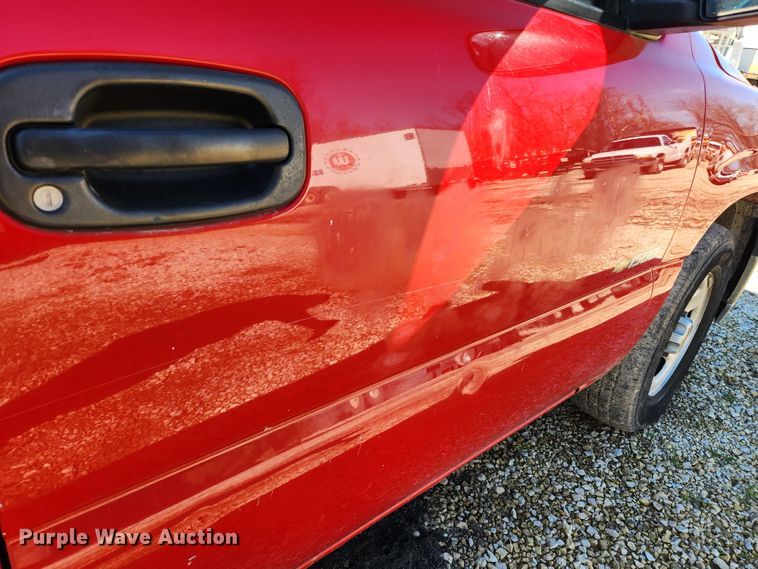 image for item JB9490 2002 Chevrolet Silverado 1500  pickup truck