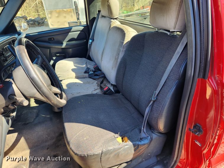 image for item JB9490 2002 Chevrolet Silverado 1500  pickup truck