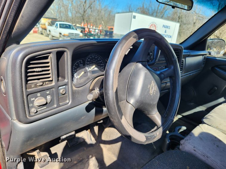 image for item JB9490 2002 Chevrolet Silverado 1500  pickup truck