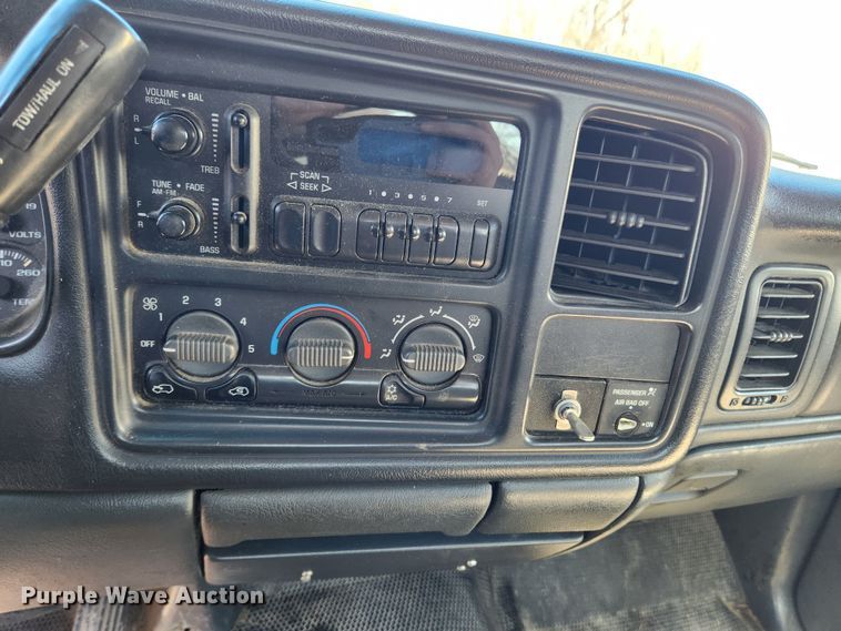 image for item JB9490 2002 Chevrolet Silverado 1500  pickup truck