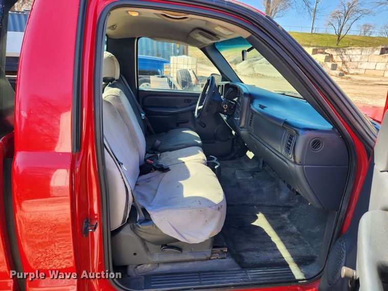 image for item JB9490 2002 Chevrolet Silverado 1500  pickup truck