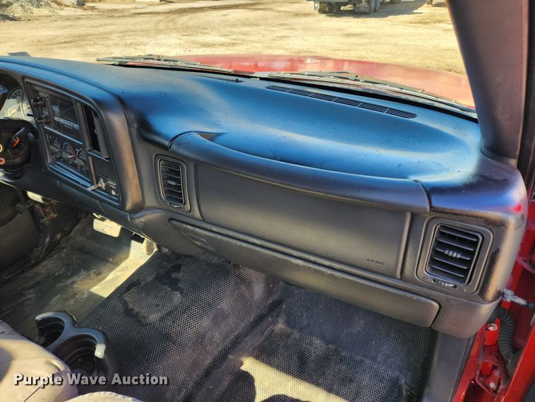 image for item JB9490 2002 Chevrolet Silverado 1500  pickup truck