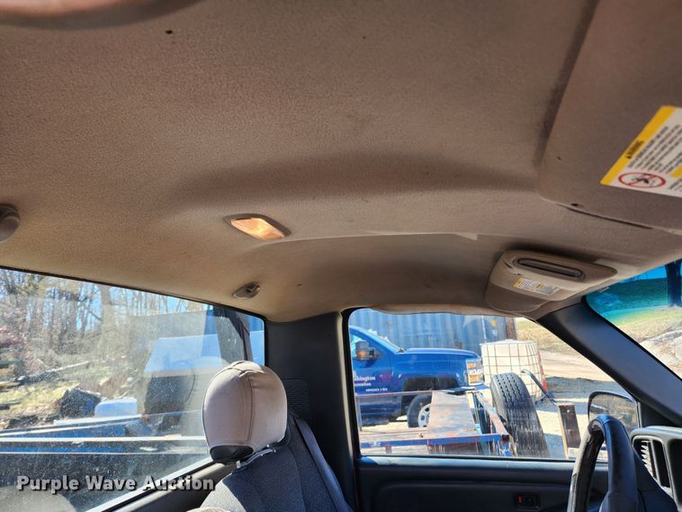 image for item JB9490 2002 Chevrolet Silverado 1500  pickup truck