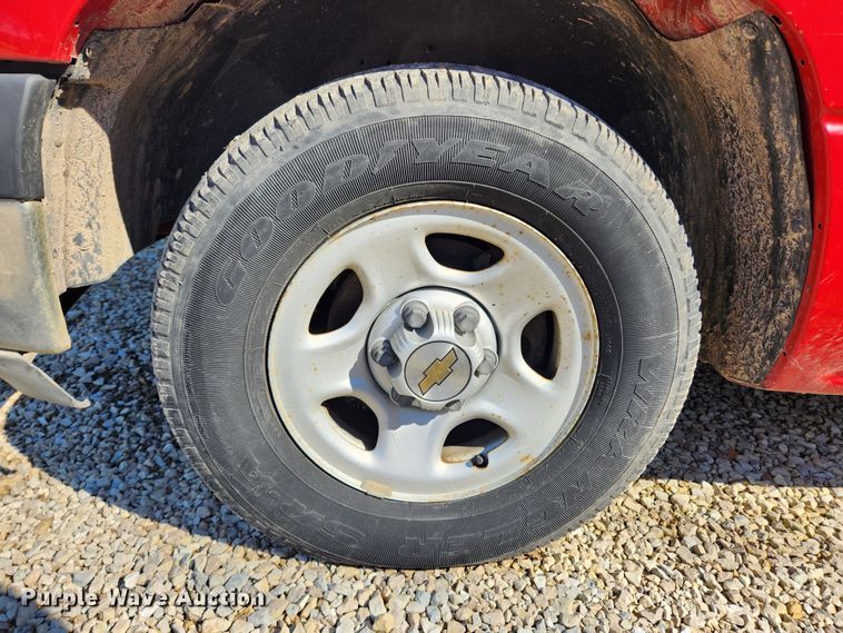 image for item JB9490 2002 Chevrolet Silverado 1500  pickup truck