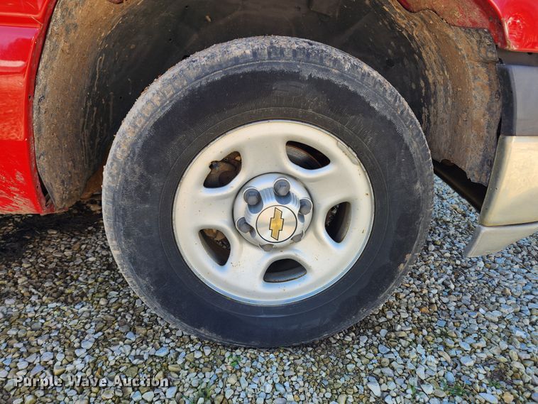 image for item JB9490 2002 Chevrolet Silverado 1500  pickup truck