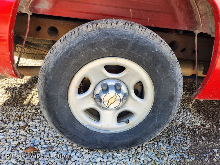 image for item JB9490 2002 Chevrolet Silverado 1500  pickup truck