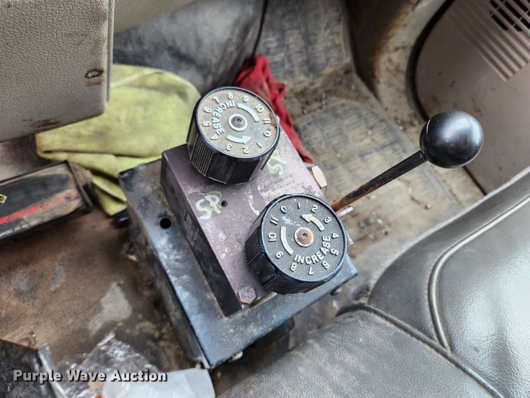 image for item JB9502 2009 Ford F350 Super Duty XL  dump bed pickup truck