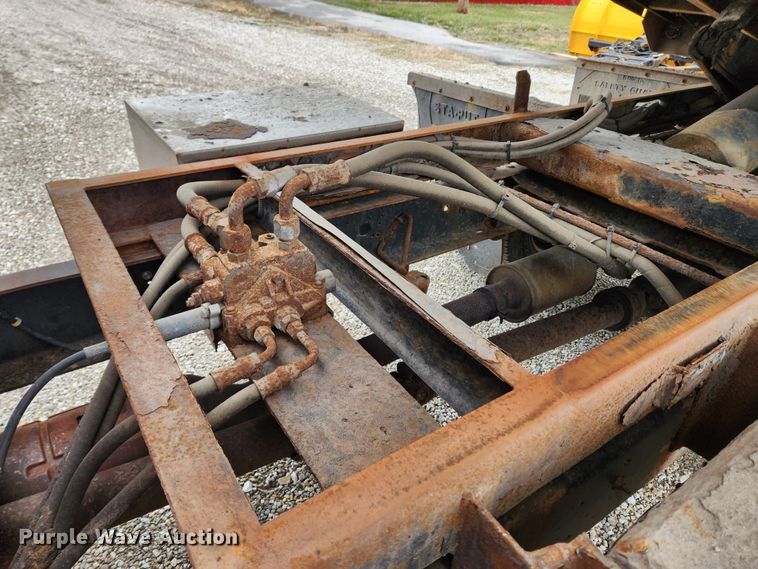 image for item JB9502 2009 Ford F350 Super Duty XL  dump bed pickup truck