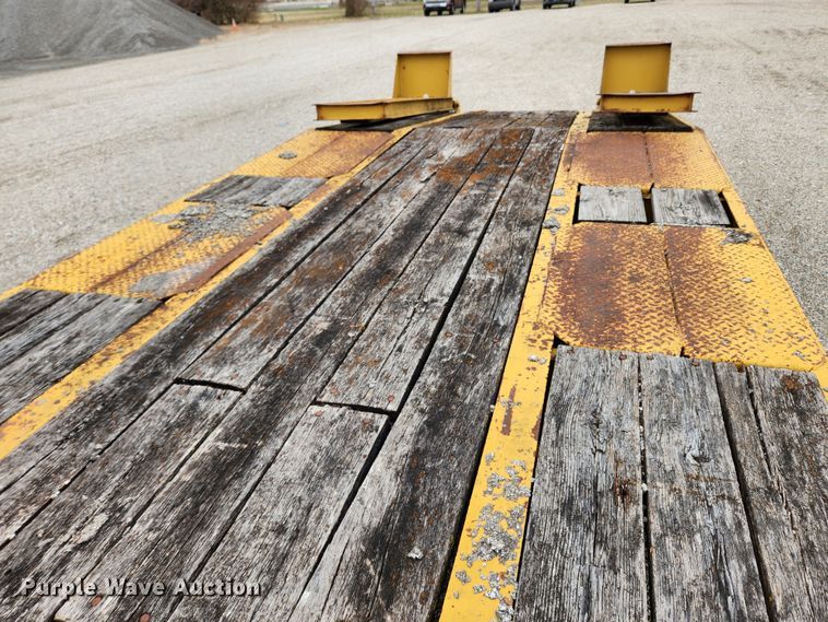 image for item JB9503 2006 Eager Beaver 10HDB-PT  equipment trailer