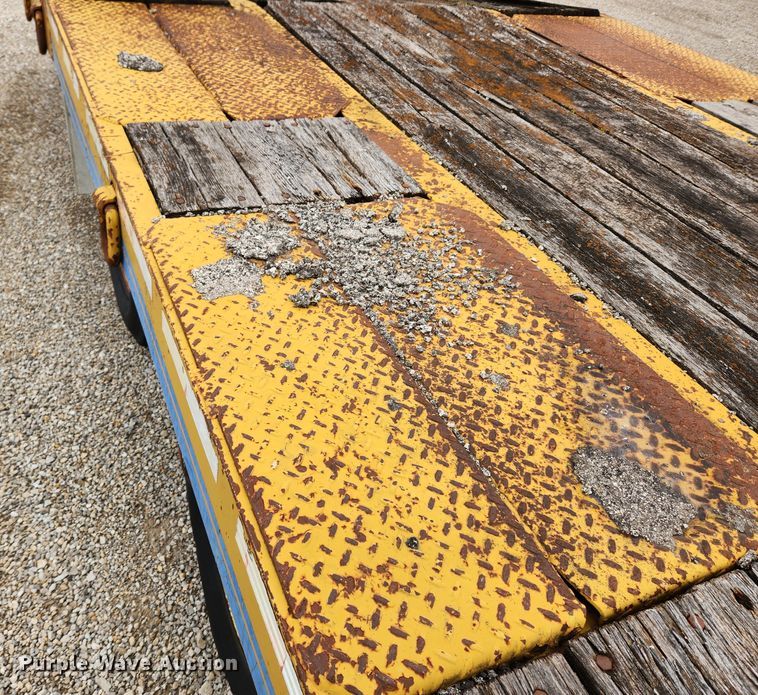 image for item JB9503 2006 Eager Beaver 10HDB-PT  equipment trailer