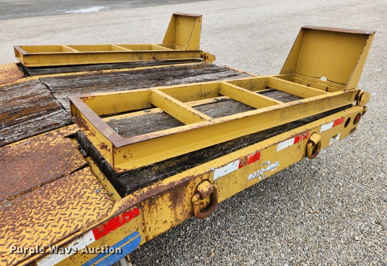 image for item JB9503 2006 Eager Beaver 10HDB-PT  equipment trailer