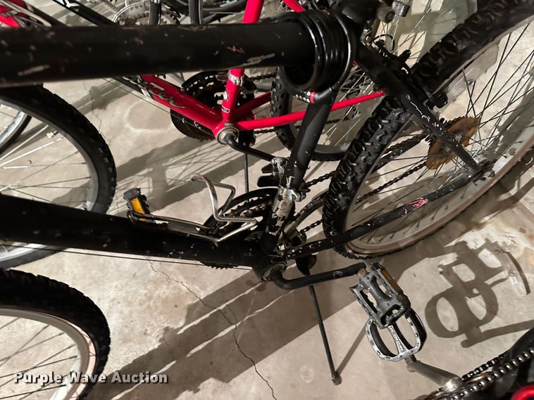 image for item JD9617 (8) bicycles