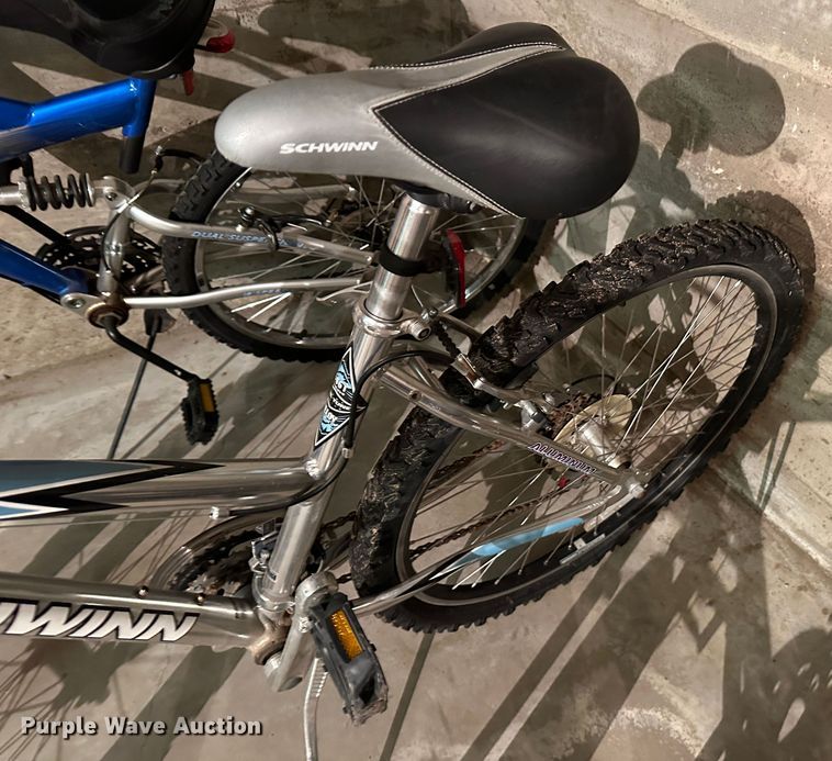 image for item JD9617 (8) bicycles