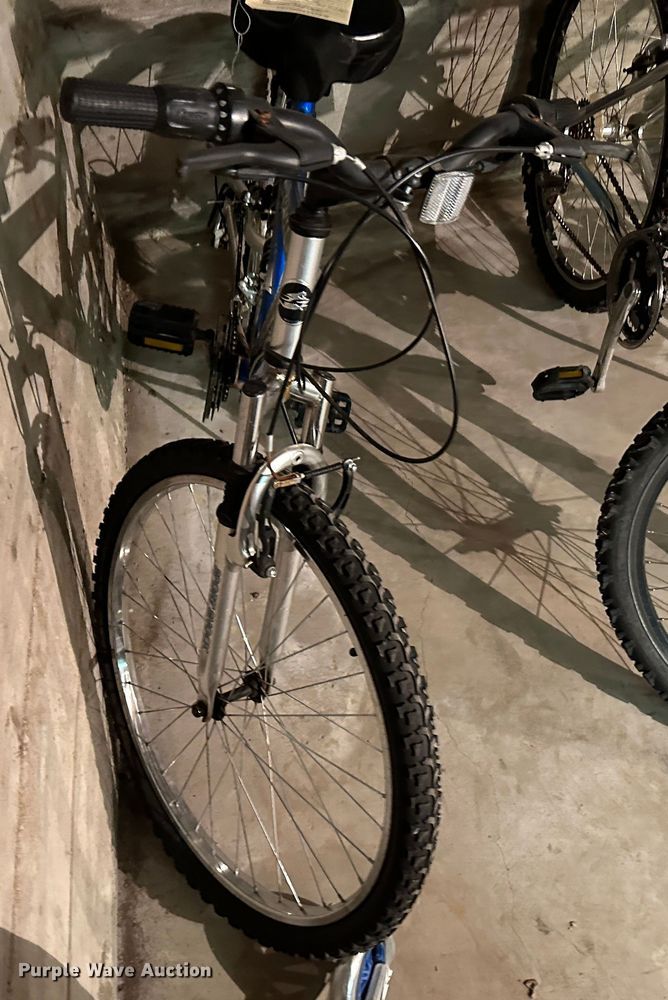 image for item JD9617 (8) bicycles