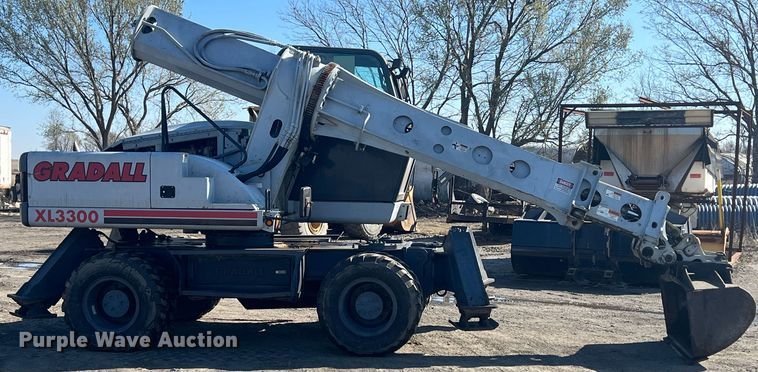 image for item KR9469 2001 Gradall XL3300  wheeled excavator