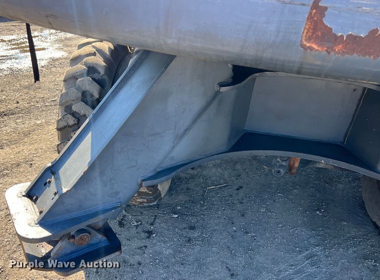 image for item KR9469 2001 Gradall XL3300  wheeled excavator