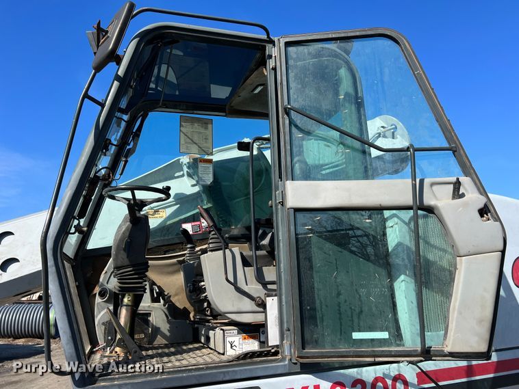 image for item KR9469 2001 Gradall XL3300  wheeled excavator