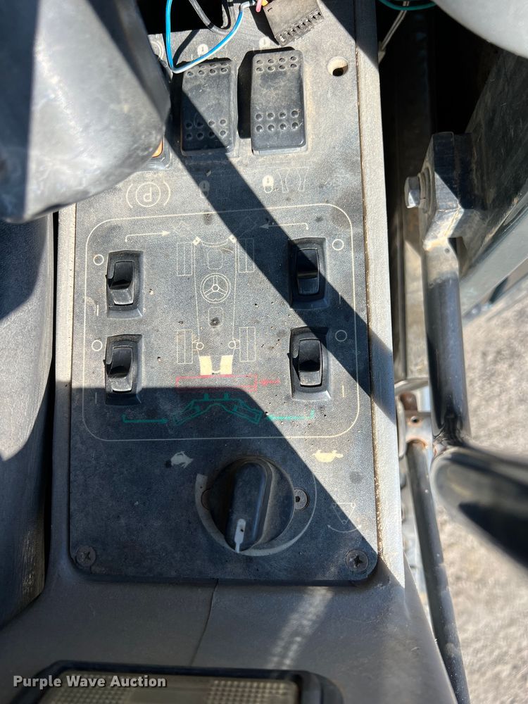 image for item KR9469 2001 Gradall XL3300  wheeled excavator