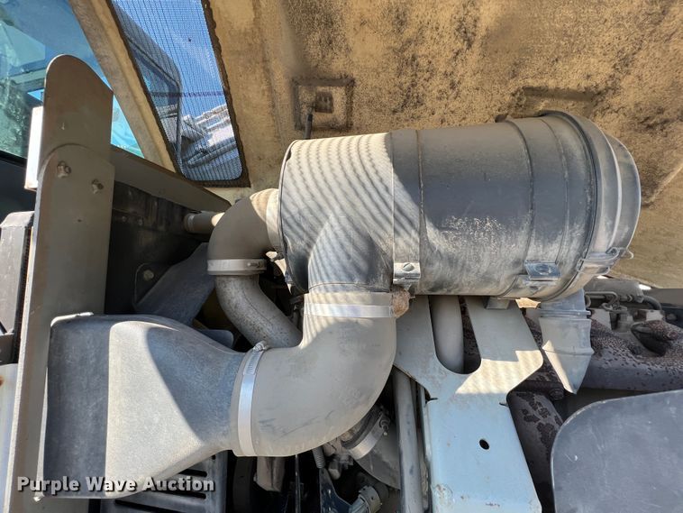 image for item KR9469 2001 Gradall XL3300  wheeled excavator