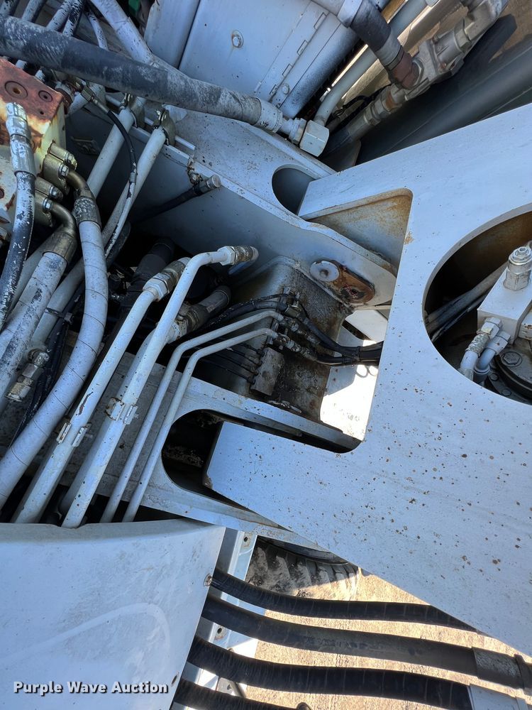 image for item KR9469 2001 Gradall XL3300  wheeled excavator