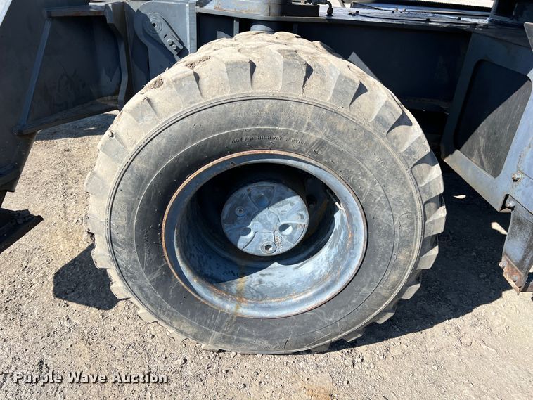 image for item KR9469 2001 Gradall XL3300  wheeled excavator