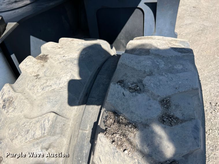 image for item KR9469 2001 Gradall XL3300  wheeled excavator