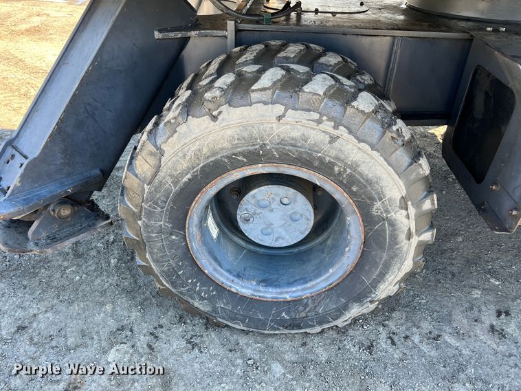 image for item KR9469 2001 Gradall XL3300  wheeled excavator