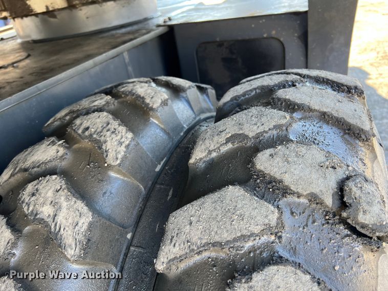 image for item KR9469 2001 Gradall XL3300  wheeled excavator