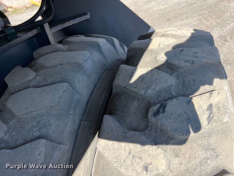 image for item KR9469 2001 Gradall XL3300  wheeled excavator