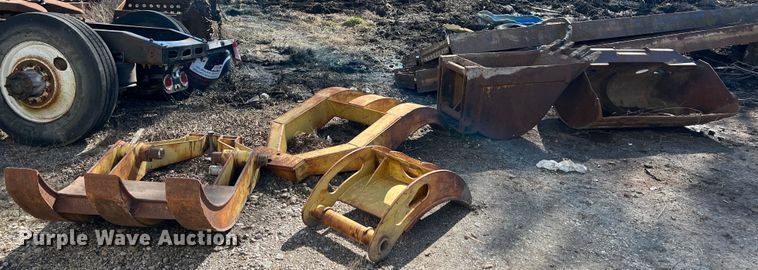 image for item KR9469 2001 Gradall XL3300  wheeled excavator